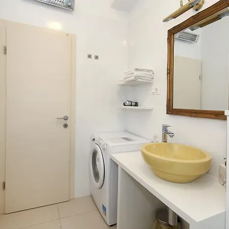 Anna Apartment