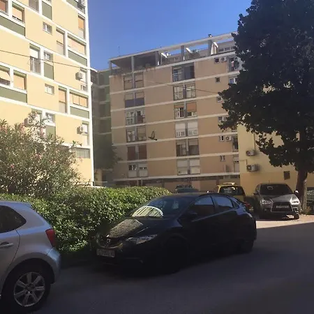 Anna Apartment *